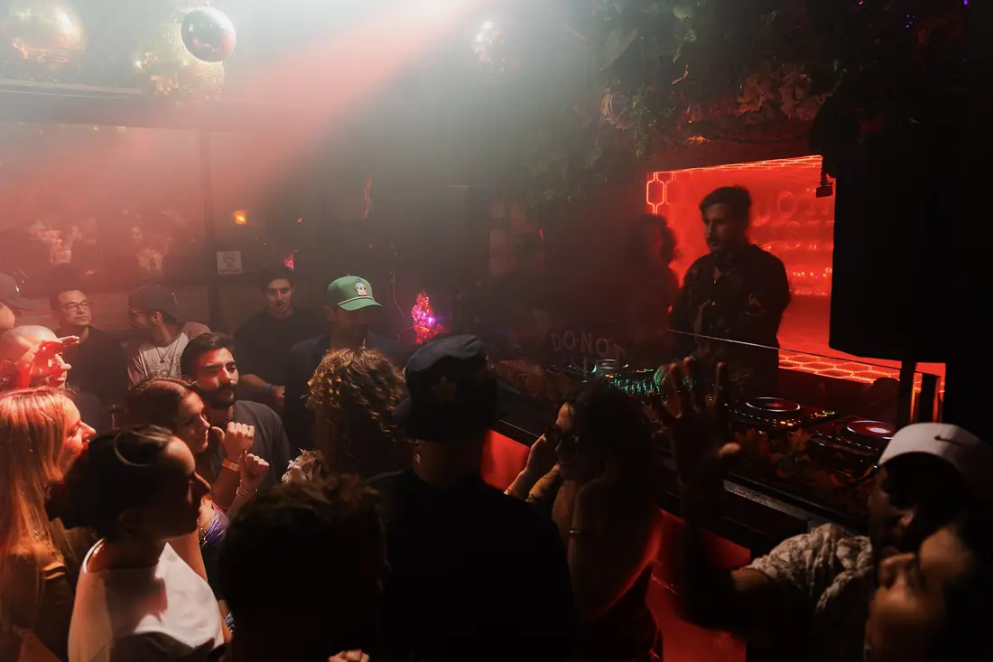 Crowd under the lights at Intriga